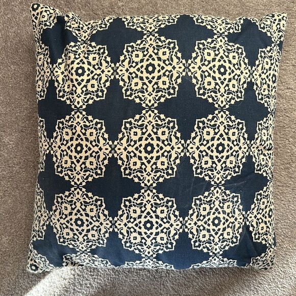 Accent Pillow!  - Picture 4 of 4